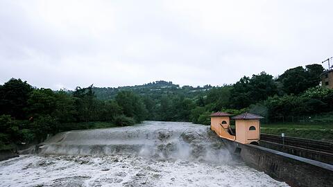 Die Schleuse am Fluss Savena.