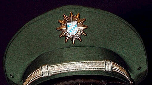 Ein Polizist muss vors Verwaltunsggericht: Er hat Verwarngelder veruntreut und soll seinen Job verlieren. Ein Polizist muss vors Verwaltunsggericht: Er hat Verwarngelder veruntreut und soll seinen Job verlieren.