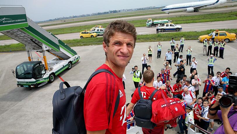 Ni hao, Guangzhou! Hier kommt der FC Bayern in Guangzhou an. Die Bilder von der Ankunft. Ni hao, Guangzhou! Hier kommt der FC Bayern in Guangzhou an. Die Bilder von der Ankunft.