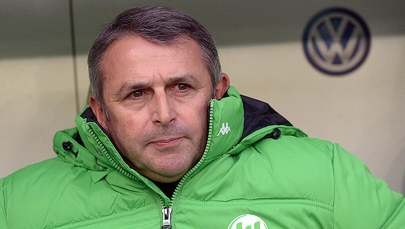 Muss sich warm anziehen: VfL-Manager Klaus Allofs. Muss sich warm anziehen: VfL-Manager Klaus Allofs.