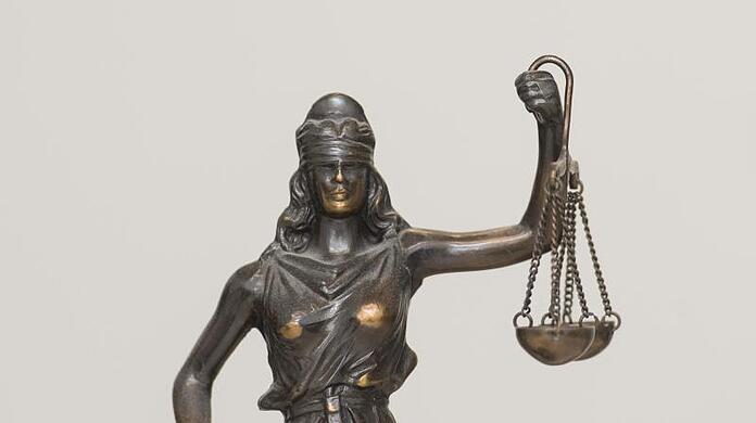 Eine Figur der Justitia.