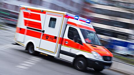 Am Ostbahnhof wurde ein 16-Jähriger lebensgefährlich verletzt. (Symbolbild)