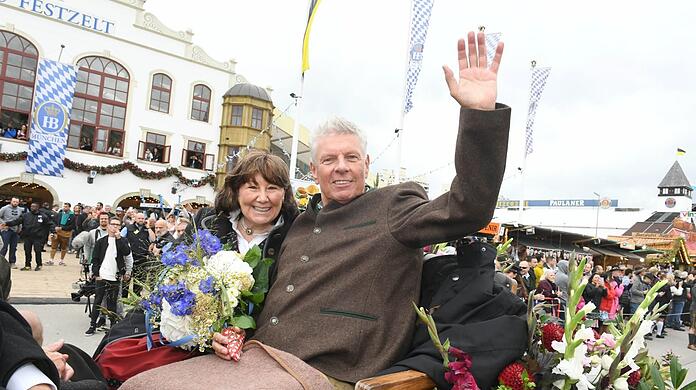 Er kann sich schon freuen: Münchens OB Dieter Reiter (mit Frau Petra 2022 auf der Wiesn) darf aufgrund der Abschaffung der Höchstaltersgrenze für Bürgermeister und Landräte nochmal antreten. Doch das ist nicht die einzige geplante Änderung im Kommunalwahlrecht.