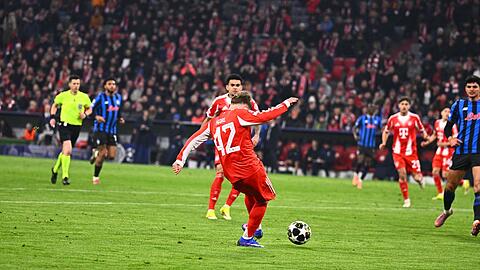 Lennart Karl erzielt mit seinem starken linken Fu&szlig; das 3:0.