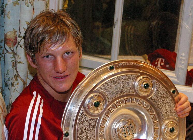 Brav sah er noch aus, der Bastian mit der ersten Schale 2003.