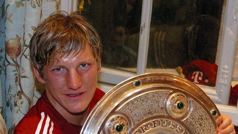Brav sah er noch aus, der Bastian mit der ersten Schale 2003.