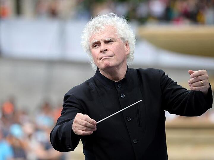Sir Simon Rattle gehört zu den Stars des Musikfestivals.