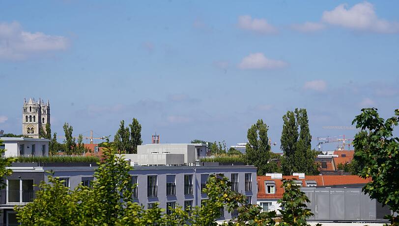 Blick über die Hausdächer, andere geldige Bauprojekte sind nicht weit Blick über die Hausdächer, andere geldige Bauprojekte sind nicht weit