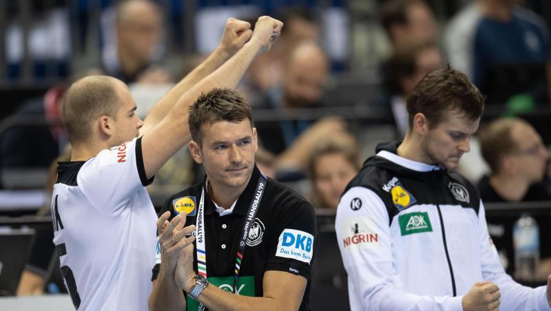 Deutschlands Trainer Christian Prokop (M) jubelt über den Sieg seiner Mannschaft gegen Brasilien. Deutschlands Trainer Christian Prokop (M) jubelt über den Sieg seiner Mannschaft gegen Brasilien.