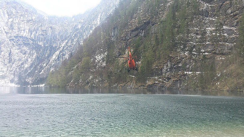 Bergwacht, Polizei und Wasserwacht suchten mit Hubschrauber und Boot nach der Frau. Allerdings konnten die Retter nur ihre Leiche bergen.
