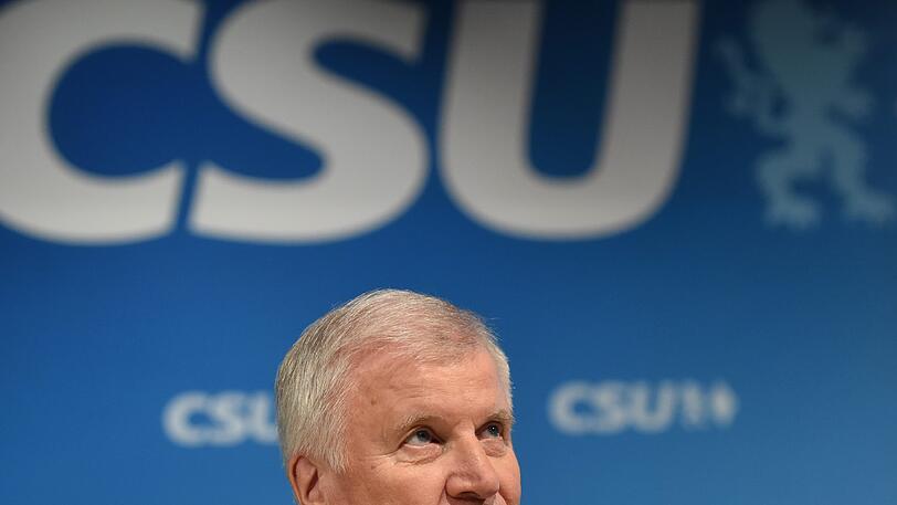 Immer weiter nach unten geht es in den Umfragen für die CSU und Bayerns Ministerpräsidenten Horst Seehofer.