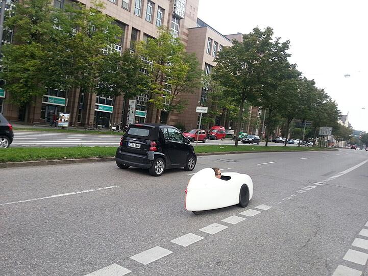 In der Seidlstraße hat das Evo-KS schon einige Verfolger angehängt - mit Muskelkraft.