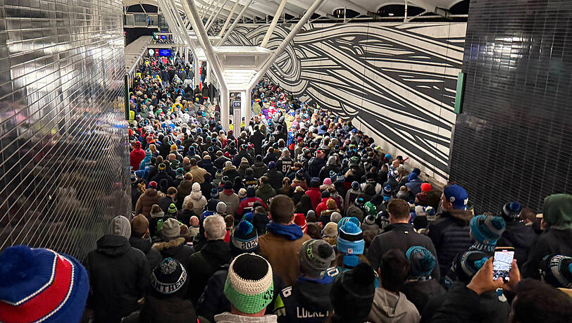 Wahre Fanmassen beim Football in München. Wahre Fanmassen beim Football in München.