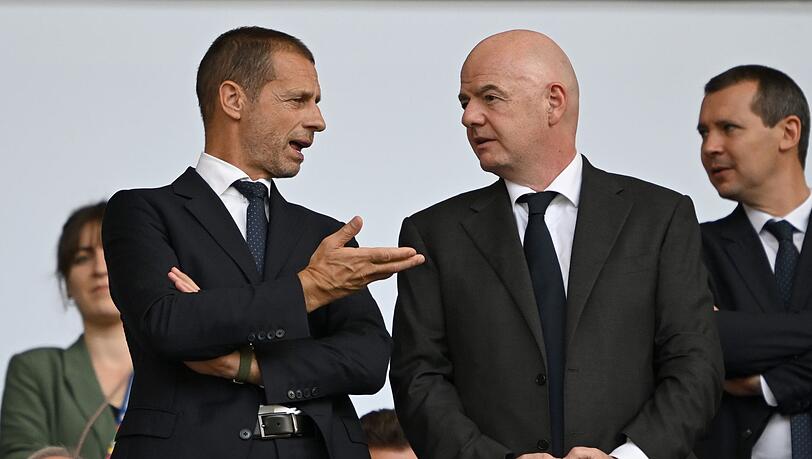 Aleksander Ceferin (l) f&uuml;hrt Europas Protest gegen Gianni Infantino an. (Archivbild)
