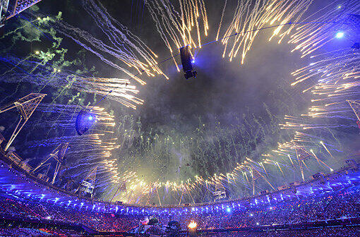 Die Feuerwerke funkelten, die Show faszinierte und ganz London war in Aufruhr: Am Freitagabend wurden die Olympischen Spiele 2012 mit viel Bombast eröffnet.