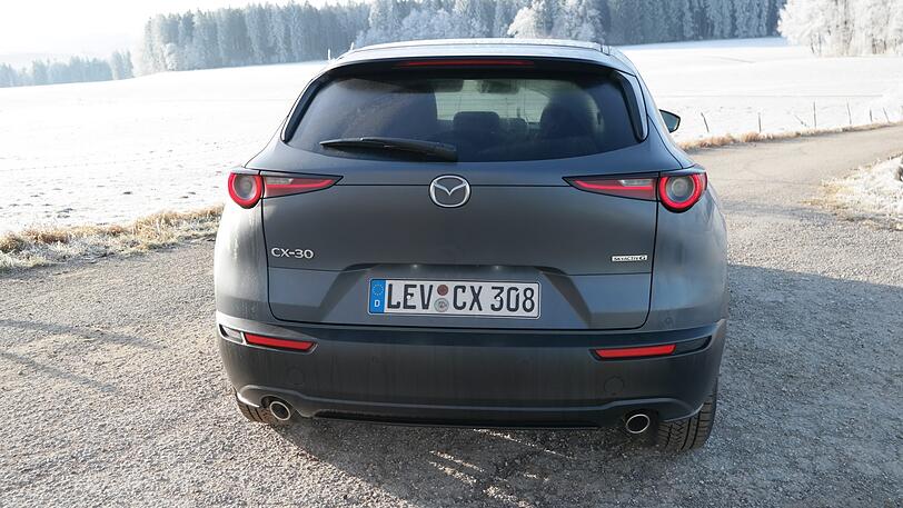 Auch die Heckpartie des CX-30 haben die Designer gut hinbekommen.