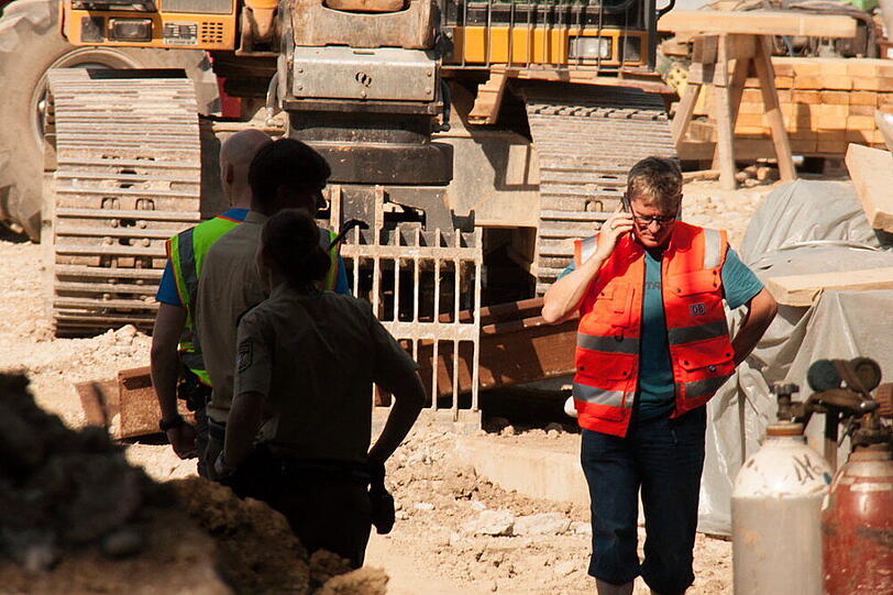Alarm in Teisendorf: Ein verdächtiger Gegenstand sorgte an einer Baustelle für Aufregung. Eine Bombe? Der Kampfmitteldienst gab aber Entwarnung.