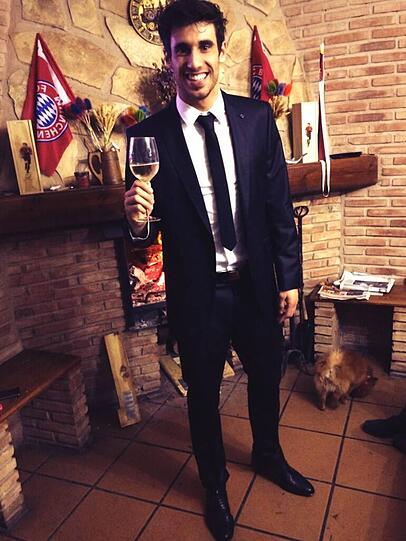 "Feliz ano!!! Happy new year!!!", twitterte Javi Martínez vom FC Bayern München zu Neujahr 2014.