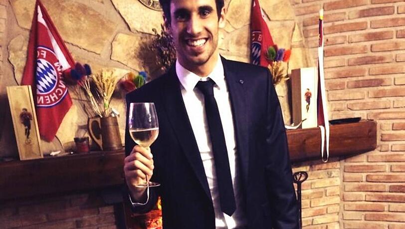 "Feliz ano!!! Happy new year!!!", twitterte Javi Martínez vom FC Bayern München zu Neujahr 2014. "Feliz ano!!! Happy new year!!!", twitterte Javi Martínez vom FC Bayern München zu Neujahr 2014.