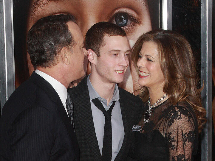 Die Familie Hanks bei einem gemeinsamen Auftritt Ende 2011: Tom Hanks (li,), Sohn Chester und Ehefrau Rita Wilson
