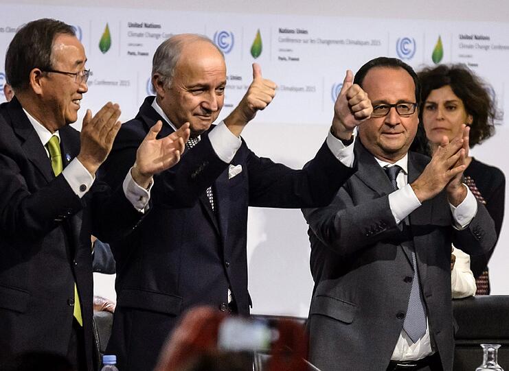 Zufriedene Gesichter nach der Abschlusskonferenz des Klimagipfels in Paris.