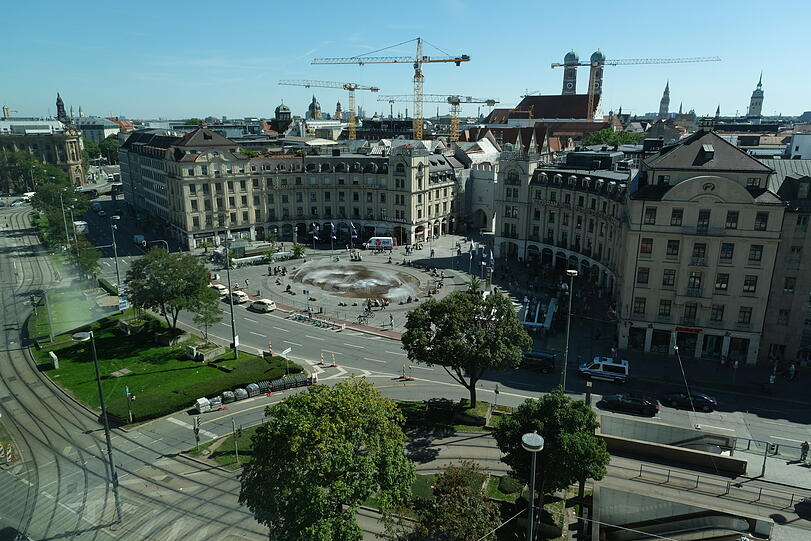 Im 7. Stock gibt es Büros und Coworking-Spaces von "Mucbook Clubhaus" mit spektakulärer Aussicht.