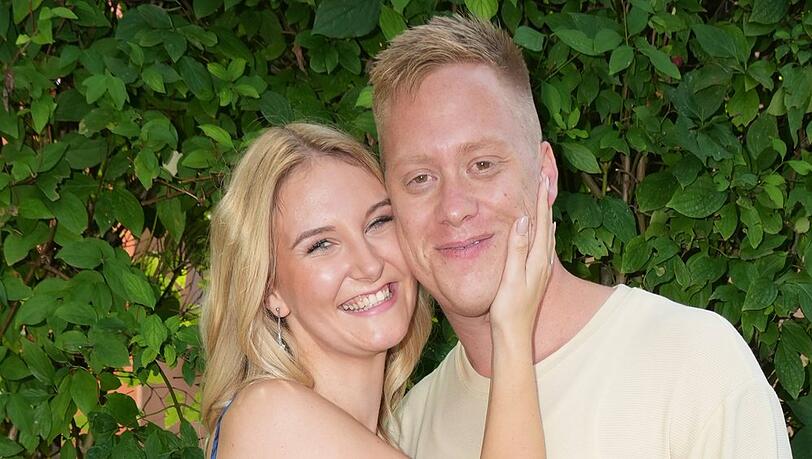 Nadine Ellrich und Julian Fiege bilden zusammen das Duo Neonlicht und sind auch privat ein Paar. Nadine Ellrich und Julian Fiege bilden zusammen das Duo Neonlicht und sind auch privat ein Paar.