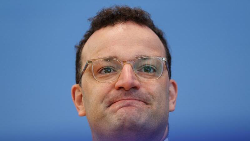 Minister Jens Spahn (CDU) sieht das Gesundheitssystem nicht überfordert. Minister Jens Spahn (CDU) sieht das Gesundheitssystem nicht überfordert.