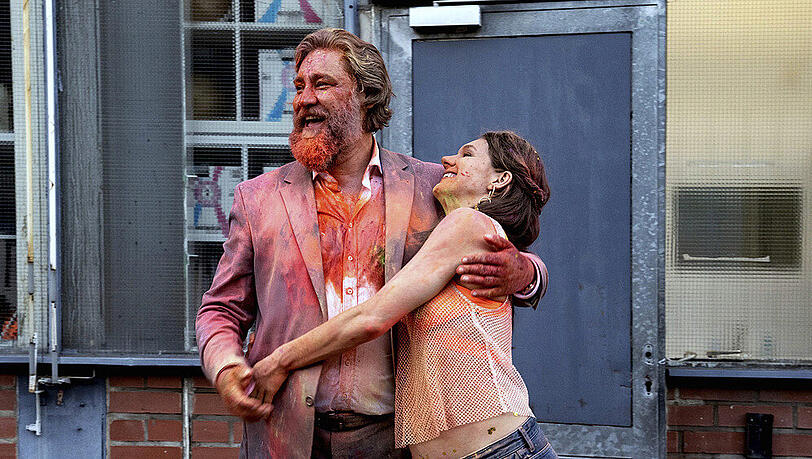 "Ein Schritt zu viel": Friedrich Benning (Nicki von Tempelhoff) und Nicole Lehnert (Lilith Häßle) verstehen sich auf Anhieb prächtig. "Ein Schritt zu viel": Friedrich Benning (Nicki von Tempelhoff) und Nicole Lehnert (Lilith Häßle) verstehen sich auf Anhieb prächtig.