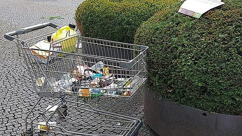 Mit Stadtratsantrag vom 8. November 2024 hatte die CSU/FW-Fraktion zuletzt darauf hingewiesen, dass der Hohenzollernplatz aufgrund von Alkohol, Drogen und Vermüllung auf dem Weg sei, zu einem gefährlichen Platz zu werden.