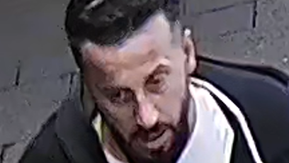Die Polizei sucht nach diesem Mann.