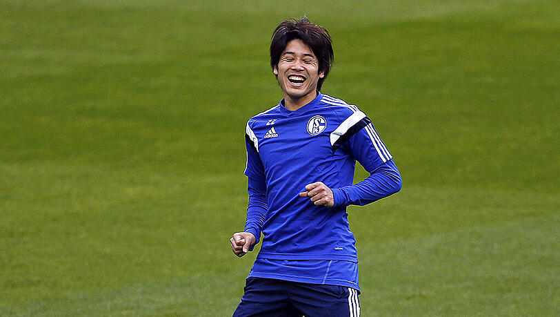 Schalkes Vorstand hat dem Rechtsverteidiger Atsuto Uchida aufgrund seiner Patellasehnen-Beschwerden zu einer konservativen Behandlung geraden. Uchida ließ sich in Japan operieren - jetzt gibt es Ärger. Schalkes Vorstand hat dem Rechtsverteidiger Atsuto Uchida aufgrund seiner Patellasehnen-Beschwerden zu einer konservativen Behandlung geraden. Uchida ließ sich in Japan operieren - jetzt gibt es Ärger.