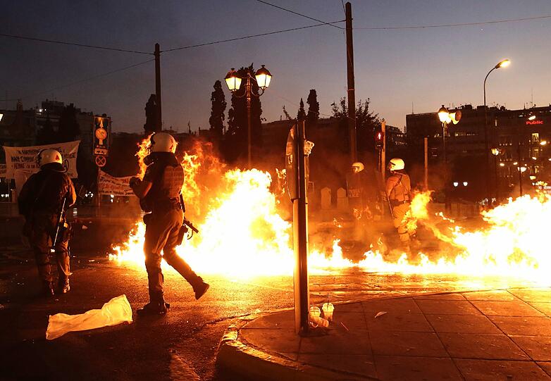 Am Mittwochabend kam es vor dem Parlament in Athen zu Ausschreitungen.