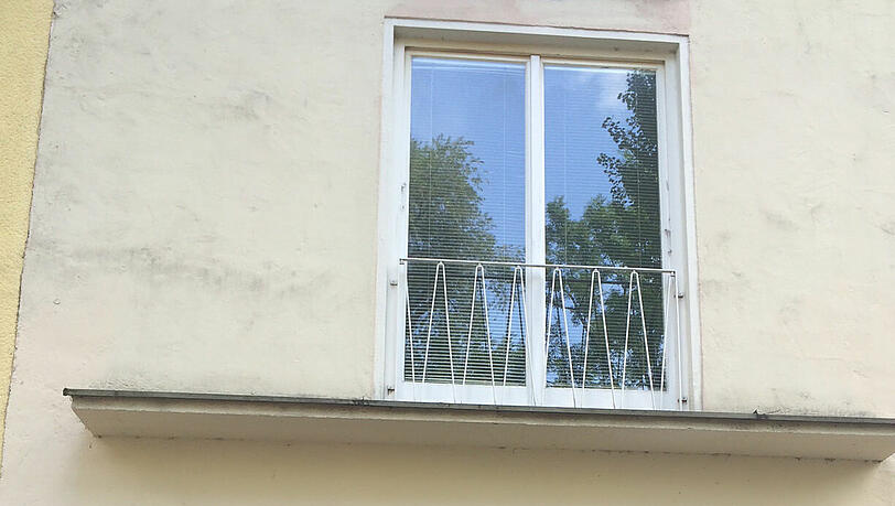 Mord in der Au in München: In der Dollmannstraße 13 ist ein 91-jährige Frau umgebracht worden. Der Pflegedienst fand die Leiche der Frau in der Wohnung vor. Die Bilder. Mord in der Au in München: In der Dollmannstraße 13 ist ein 91-jährige Frau umgebracht worden. Der Pflegedienst fand die Leiche der Frau in der Wohnung vor. Die Bilder.