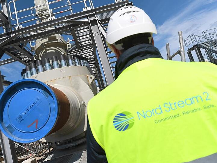 Die 1.200 Kilometer langen Gaspipeline Nord Stream 2 soll jährlich rund 55 Milliarden Kubikmeter russisches Erdgas von Russland nach Deutschland transportieren.