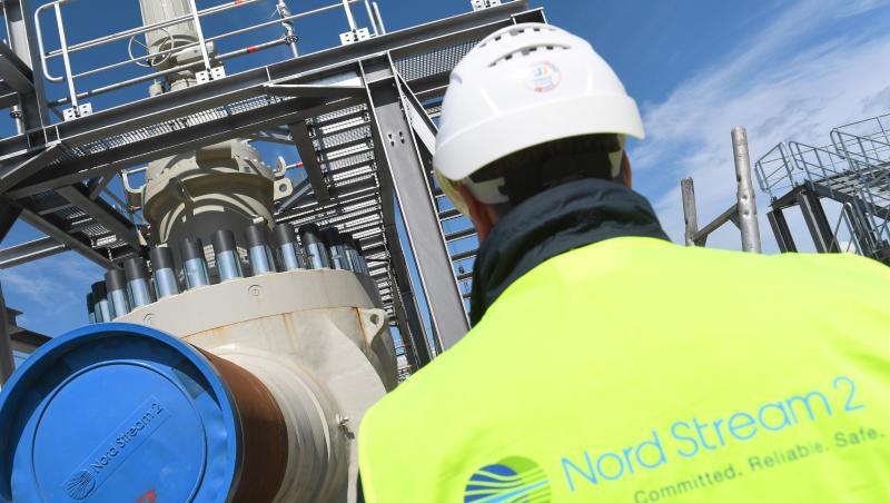 Die 1.200 Kilometer langen Gaspipeline Nord Stream 2 soll jährlich rund 55 Milliarden Kubikmeter russisches Erdgas von Russland nach Deutschland transportieren. Die 1.200 Kilometer langen Gaspipeline Nord Stream 2 soll jährlich rund 55 Milliarden Kubikmeter russisches Erdgas von Russland nach Deutschland transportieren.