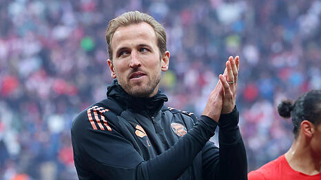Harry Kane feiert mit dem FC Bayern seinen ersten Titel.