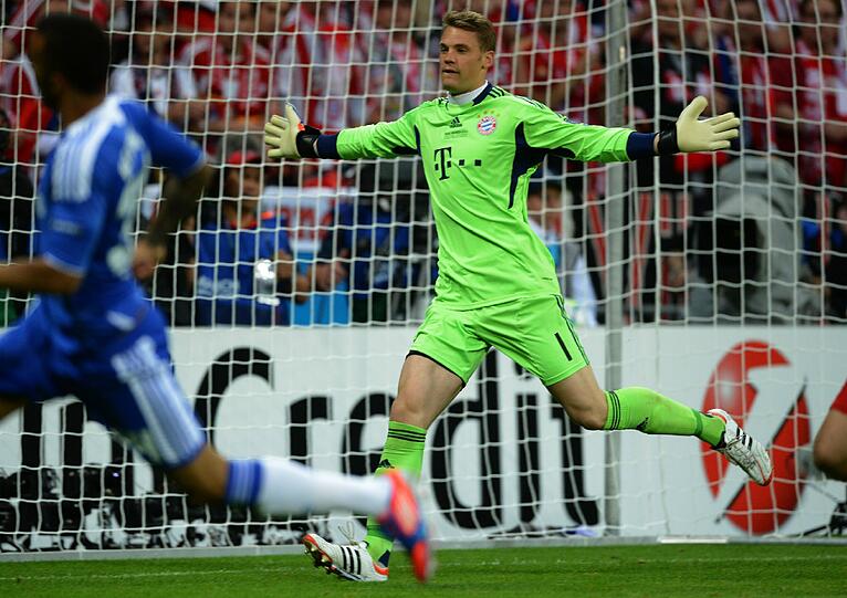 MANUEL NEUER: TROTZDEM 1! Giftgrün bei &bdquo;Mia san rot-weiß&ldquo; gekleidet. Gut und sicher gegen Kalous Schuss (37.). In Halbzeit zwei souveräner und sicherer Rückhalt. Ganz stark auch bei Flanken. Beim 1:1 gegen Drogbas wuchtigen Kopfball machtlos. Dann das Elferdrama: Hält gegen Mata, konnte gegen die anderen Schützen nichts ausrichten. VERWANDELTE SELBST!