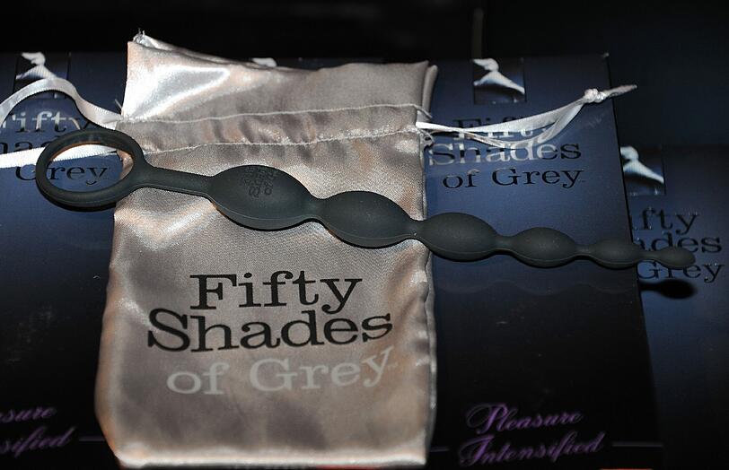 Nach dem Bestseller-Erfolg "Fifty Shades of Grey" gibt's auf der Erotikmesse "Eros und Amore" in München heurer auch zahlreiche SM-Fan-Accesoires zu kaufen.