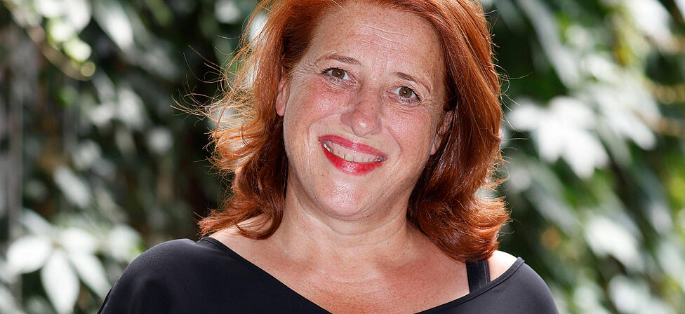 Luise Kinseher unterst&uuml;tzt den Verein Do Better (fr&uuml;her Zeltschule) mit einem Auftritt bei der Benefizgala am 5. Mai in M&uuml;nchen.