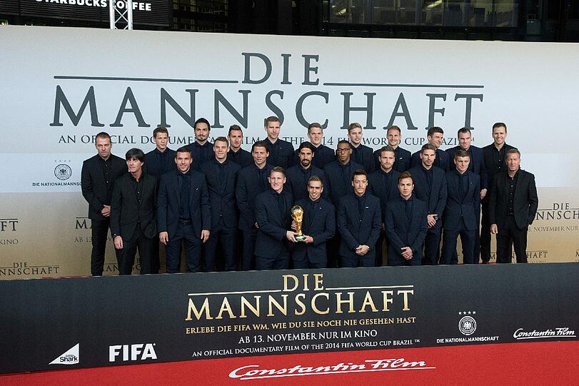 10. November, einen Tag vor Lahms Geburtstag: Der zurückgetretene Nationalelf-Kapitän und die restlichen Weltmeister-Helden präsentieren nach dem WM-Titel den Film "Die Mannschaft", der ab Donnerstag, 13. November in den Kinos zu sehen ist.