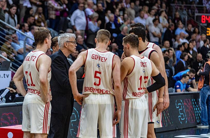 Bayern-Trainer Gordon Herbert nimmt sich seine Mannen zur Brust - in den Playoffs ist ein anderes Auftreten als zuletzt gefordert.