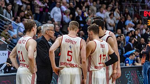 Bayern-Trainer Gordon Herbert nimmt sich seine Mannen zur Brust - in den Playoffs ist ein anderes Auftreten als zuletzt gefordert.