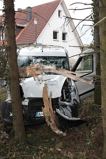 Unfall in Waldkraiburg - die Bilder vom Unfallort.
