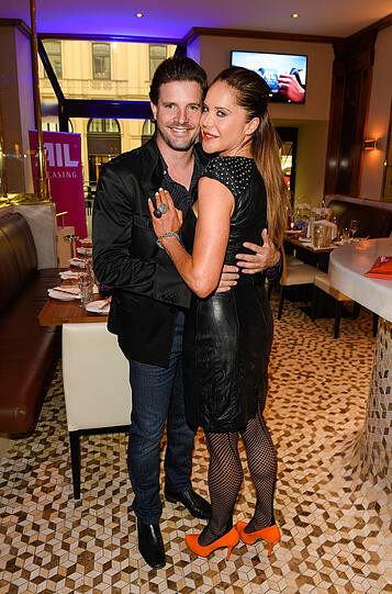 Doreen Dietel und Tobias Guttenberg bei der Party zum "Tag und Nacht der 1000PS"-Event im Hotel Vier Jahreszeiten Kempinski.
