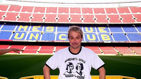&bdquo;Frankfurt&rsquo;s Stolz&ldquo;: Henni Nachtsheim im Stadion des FC Barcelona mit einem Shirt der Eintracht-Legenden Grabowski und Hölzenbein.