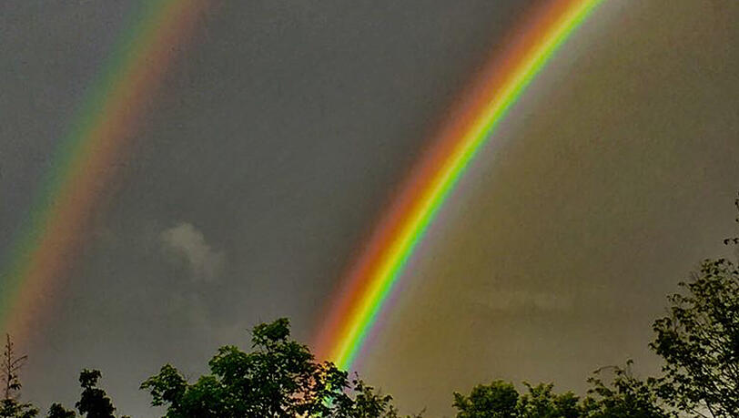 Gleich zwei farbenprächtige Regenbogen erstrahlten am Freitagabend über dem Münchner Himmel. Gleich zwei farbenprächtige Regenbogen erstrahlten am Freitagabend über dem Münchner Himmel.