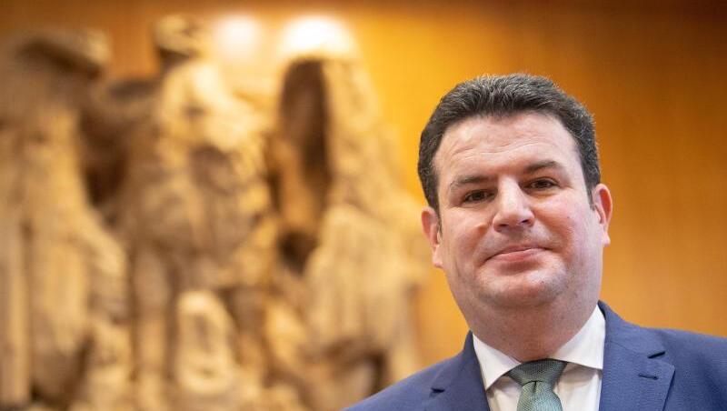 Hubertus Heil, Bundesminister für Arbeit und Soziales, hat die Grundrente als das wichtigste Gesetzgebungsvorhaben bezeichnet. Hubertus Heil, Bundesminister für Arbeit und Soziales, hat die Grundrente als das wichtigste Gesetzgebungsvorhaben bezeichnet.
