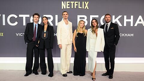 Cruz Beckham, Jackie Apostel, Romeo Beckham, Harper Beckham, Victoria Beckham und David Beckham bei der "Victoria Beckham" Weltpremiere am Mittwochabend in London.