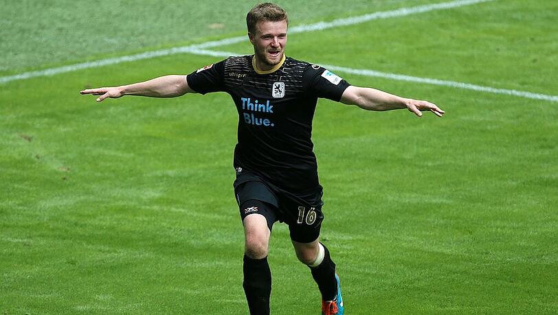 Stephan Hain bejubelt seinen 2:1-Siegtreffer gegen den VfL Bochum. Stephan Hain bejubelt seinen 2:1-Siegtreffer gegen den VfL Bochum.
